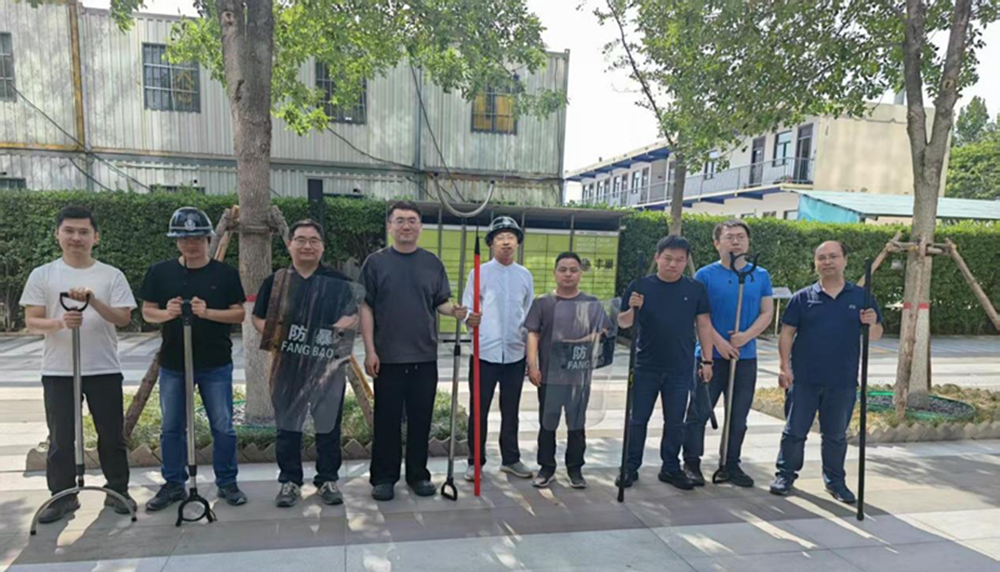 以“演”筑防   以“練”備戰(zhàn)   市建投開(kāi)展反暴恐專項(xiàng)演練